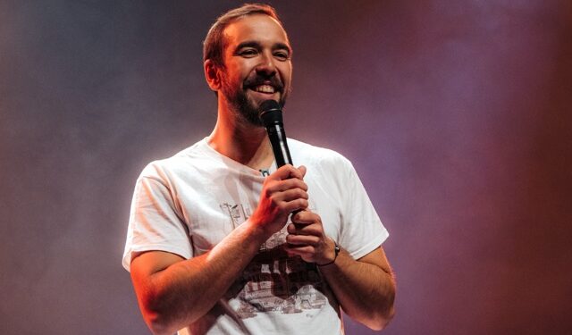 Entretien avec Franjo : l’humoriste français qui débarque à Montréal