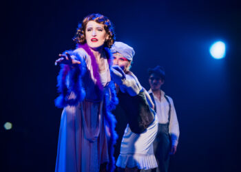 La comédie musicale Cabaret: une ambiance immersive et de beaux numéros musicaux