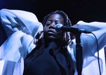 Toi, moi, Tituba… un solo hypnotique de Dorothée Munyaneza!