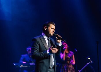 Julien Dassin chante Joe Dassin : un hommage tout en simplicité