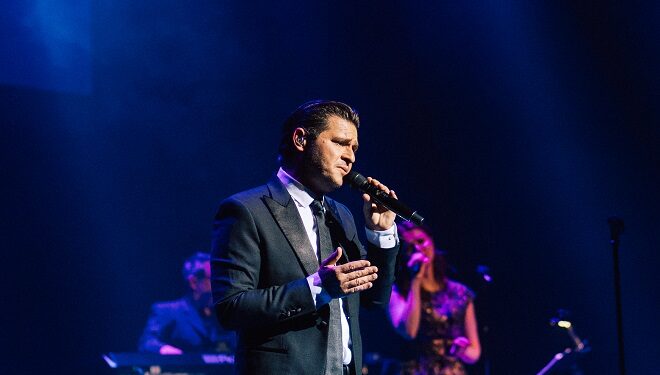 Julien Dassin chante Joe Dassin : un hommage tout en simplicité