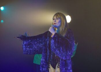 L’univers pop et flamboyant : Jimmy Moore en Taylor Swift au Cabaret Mado