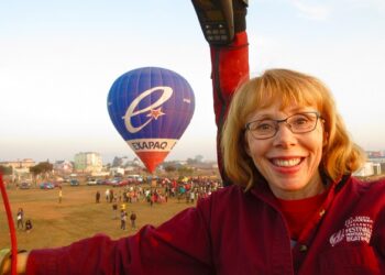 Dans les airs depuis 40 ans : portrait d’une pilote de montgolfière québécois