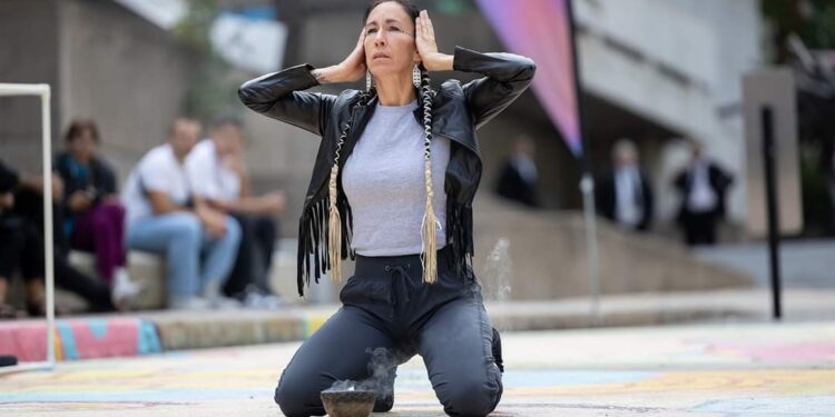 De la terre au cosmos : les voix autochtones en danse