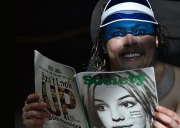 Jean-Christophe Meurisse et Les Chiens de Navarre, reviennent en force avec La Vie est une fête !