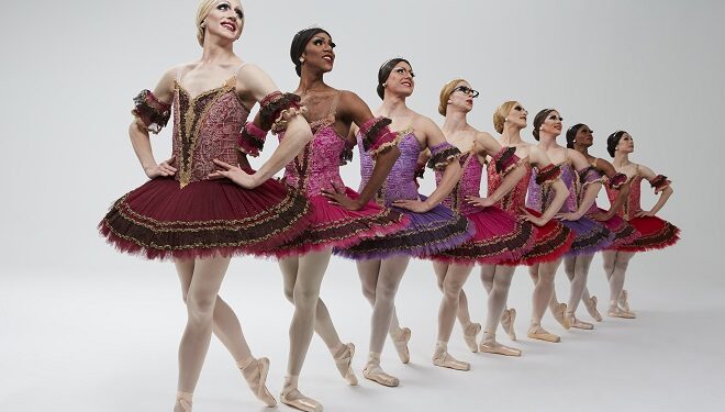 Les Trocks fêtent leurs 50 ans : du tutu, des pointes… et des moustaches !