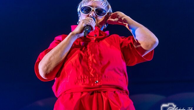 Ariane Moffatt en apesanteur au MTelus : une rentrée électrisante avec Airs de jeux