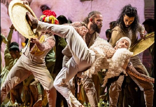 Paroles mystérieuses, gestuelle dionysiaque, chants de prières intraduisibles