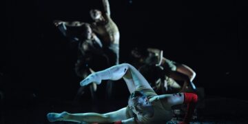 Côté Danse | Burn Baby, Burn de Guillaume Côté. © Sasha Onyshchenko. Danseuse Martha Hart.