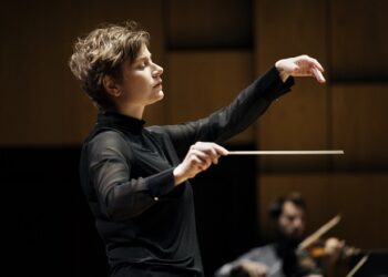 L’énergique cheffe Anja Bihlmaier subjugue une enthousiaste foule d’adolescents