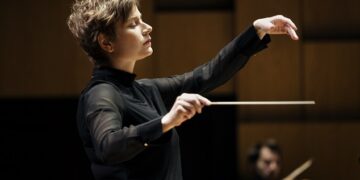 L’énergique cheffe Anja Bihlmaier subjugue une enthousiaste foule d’adolescents