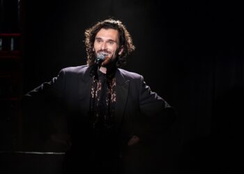 Un spectacle magistral : Vladimir Kornéev fait revivre la Môme avec grâce