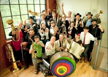 L’apothéose d’un quart de siècle de musique libre : La Fanfare Pourpour à l’Outremont!