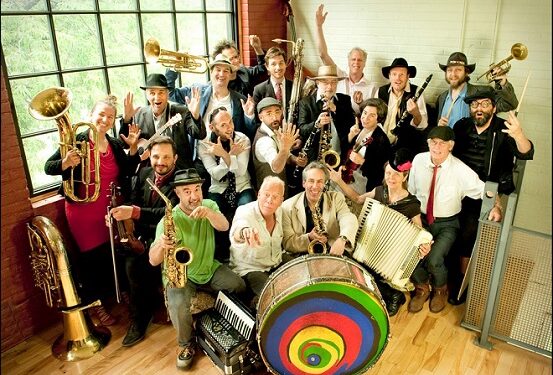 L&rsquo;apothéose d&rsquo;un quart de siècle de musique libre : La Fanfare Pourpour à l&rsquo;Outremont!