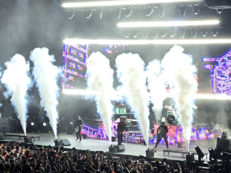 Papa Roach embrase la Place Bell : une soirée explosive entre pyrotechnie, émotion et grands classiques