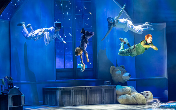 La comédie musicale «Peter Pan»: enchantement total et des héros inoubliables