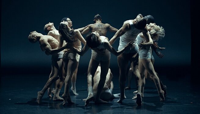 La revue finale : Une fresque entre l&rsquo;ombre et la lumière