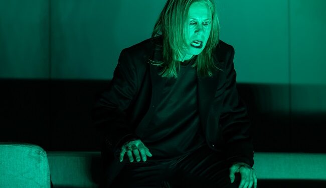 Hamlet à l&rsquo;Usine C : Une vérité dérangeante dans un monde factice