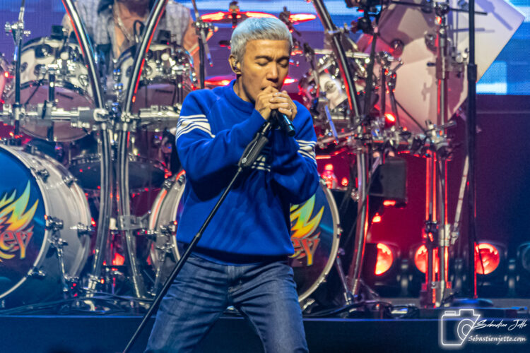 Journey enflamme le Centre Bell avec une pluie de classiques intemporels