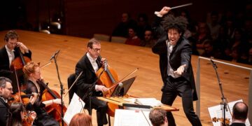 Un glorieux Sacre du printemps pour Rafael Payare réélu chef 5 ans