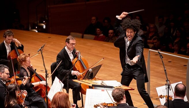 Un glorieux Sacre du printemps pour Rafael Payare réélu chef 5 ans
