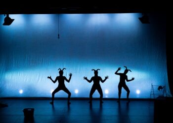 Les Tables Tournantes au théâtre Aux Écuries : Peter Pan au purgatoire