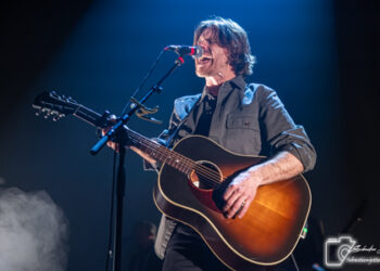 Vincent Vallières au MTELUS : un retour flamboyant, entre intimité et puissance