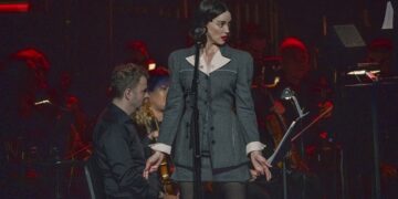 Une collision sacrée à Wilfrid-Pelletier : St. Vincent réinvente son propre mythe en version symphonique