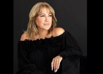 De l&rsquo;ombre à la lumière : Sylvie Héneault, une grande voix devenue chef de troupe