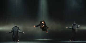 Montréal COMPLÈTEMENT CiRQUE s&rsquo;ouvre sur un chef-d&rsquo;œuvre de résilience corporelle