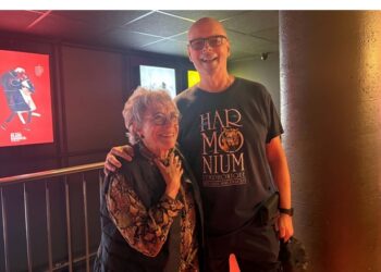 Notre collaborateur Roger Bourassa en compagnie de Louise Forestier au visionnement privé de Vieille Cormeille