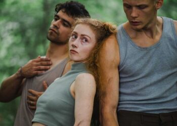 Danseurs de V!TAL d'Ismaël Mouaraki sur scène à l'Agora de la danse – Photo : Sylvie-Ann Paré