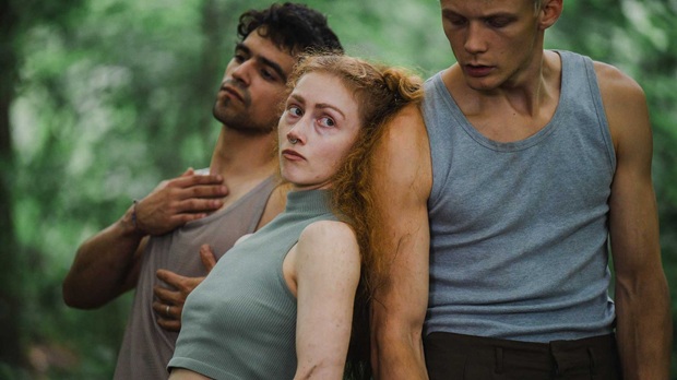 Danseurs de V!TAL d'Ismaël Mouaraki sur scène à l'Agora de la danse – Photo : Sylvie-Ann Paré