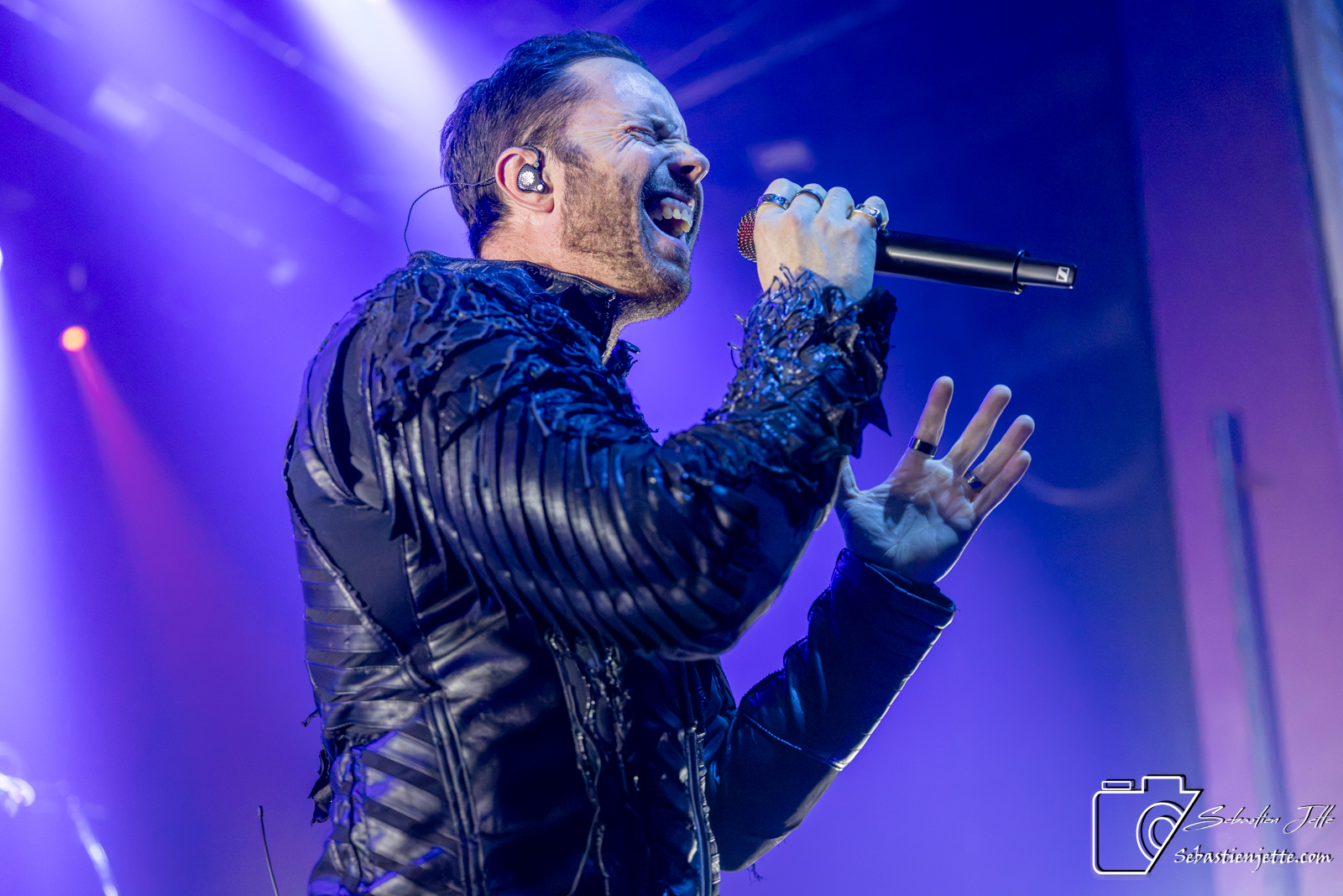 Le charismatique chanteur Tommy Karevik