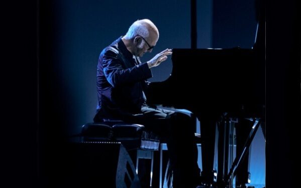 Ludovico Einaudi ensorcelle la Maison symphonique