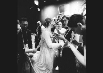 Photo de Céline Dion portant la robe Dior - par Laura Gilli
