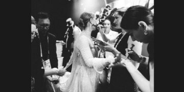 Photo de Céline Dion portant la robe Dior - par Laura Gilli