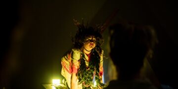 Hier soir, la Salle 2 de l'Usine C accueillait Danse prophétique à l'Île Bizarre, une performance de Geneviève Matthieu présentée dans le cadre de la programmation de l'automne.