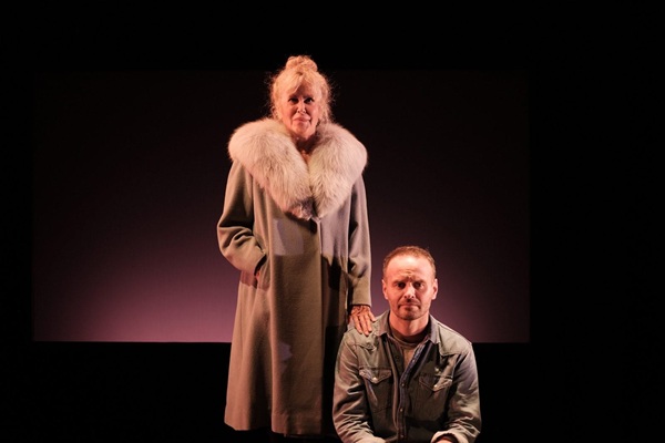 Frédérik Bédard et Michel-Maxime Legault dans Micheline
