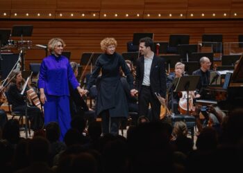 La cheffe Barbara Dragan, la pianiste Gabriela Montero et le trompettiste Antoine Mailloux et l'Orchestre métropolitain