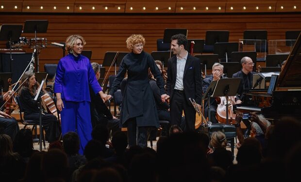 La cheffe Barbara Dragan, la pianiste Gabriela Montero et le trompettiste Antoine Mailloux et l'Orchestre métropolitain