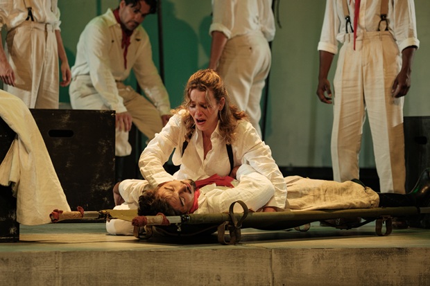 Charlotte Aubin dans Cyrano de Bergerac au Théâtre du Rideau Vert - Photo : Danny Taillon